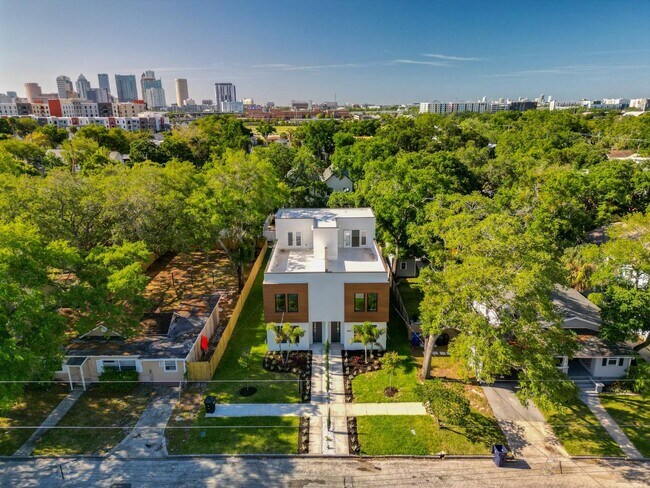 Building Photo - 412 W Amelia Ave