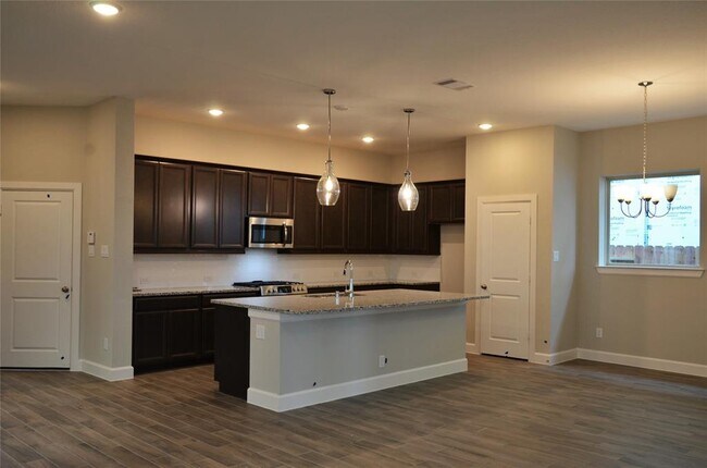 Building Photo - 23834 Pullin Market Dr