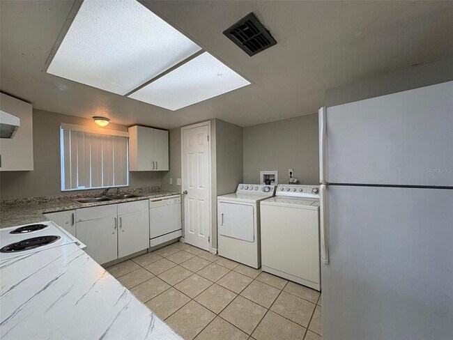 Building Photo - 9933 Sweepstakes Ln