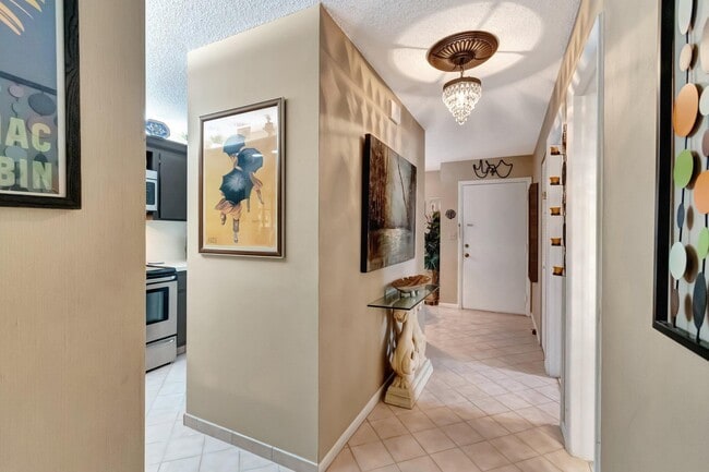 Building Photo - 13194 Lucinda Palm Ct