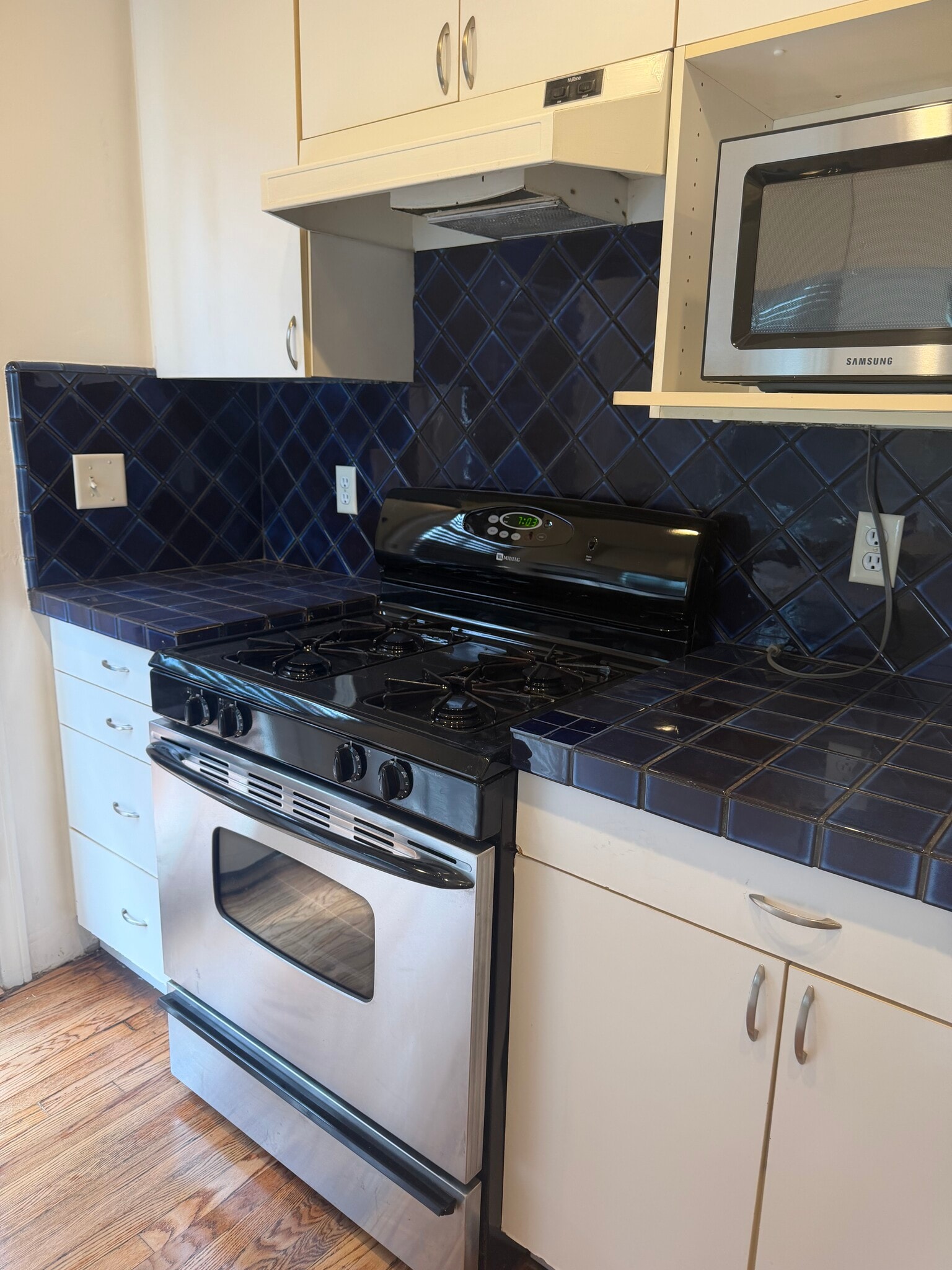 kitchen - 1063 S Citrus Ave