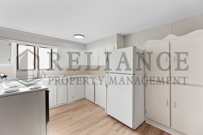 Building Photo - 1823 S Hiram St