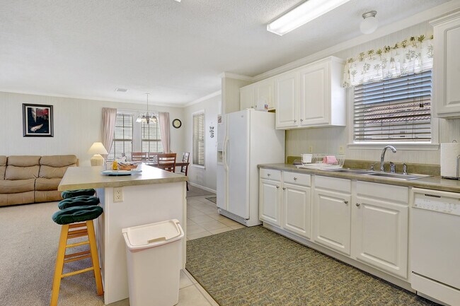 Building Photo - 4730 Almar Dr