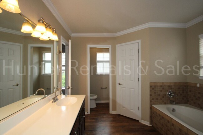 Building Photo - Walker Place Beauty