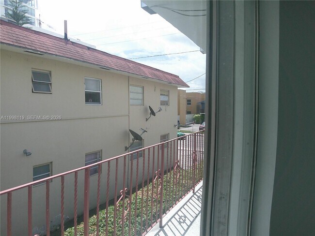 Building Photo - 461 SW 7th St