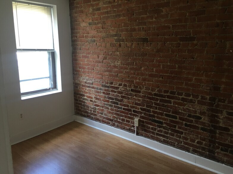 Building Photo - 283 W 3rd St