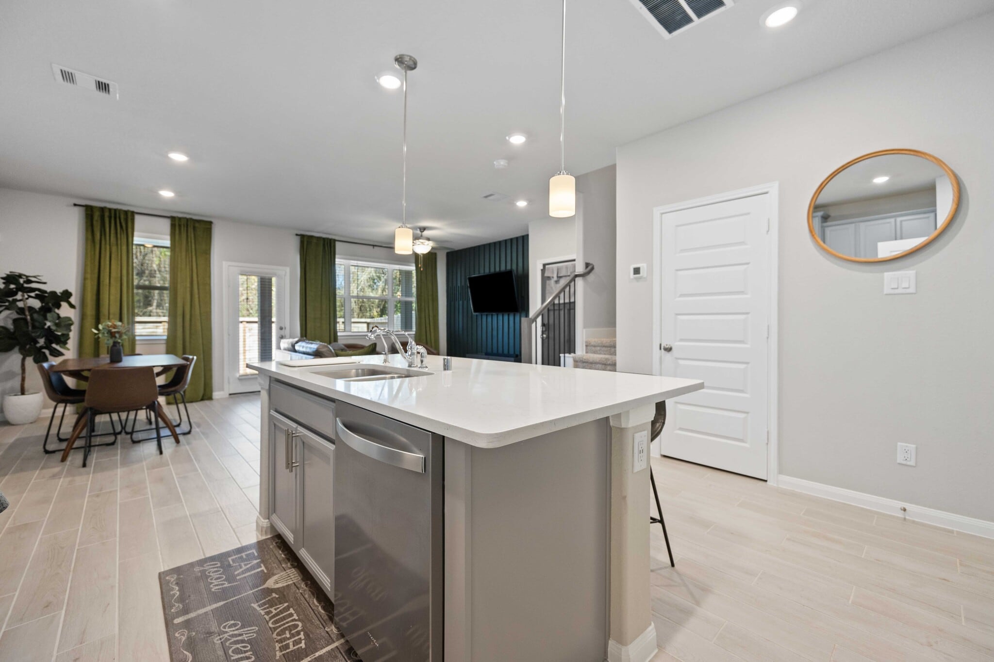 Building Photo - 16106 Oregon Oak Dr