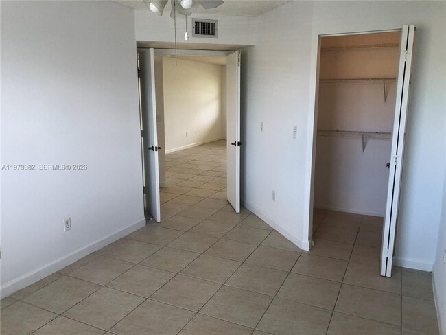 Building Photo - 2268 SE 27th Dr