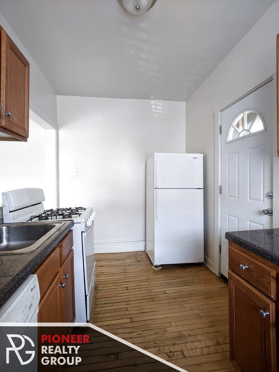 Building Photo - 730 W Roscoe St