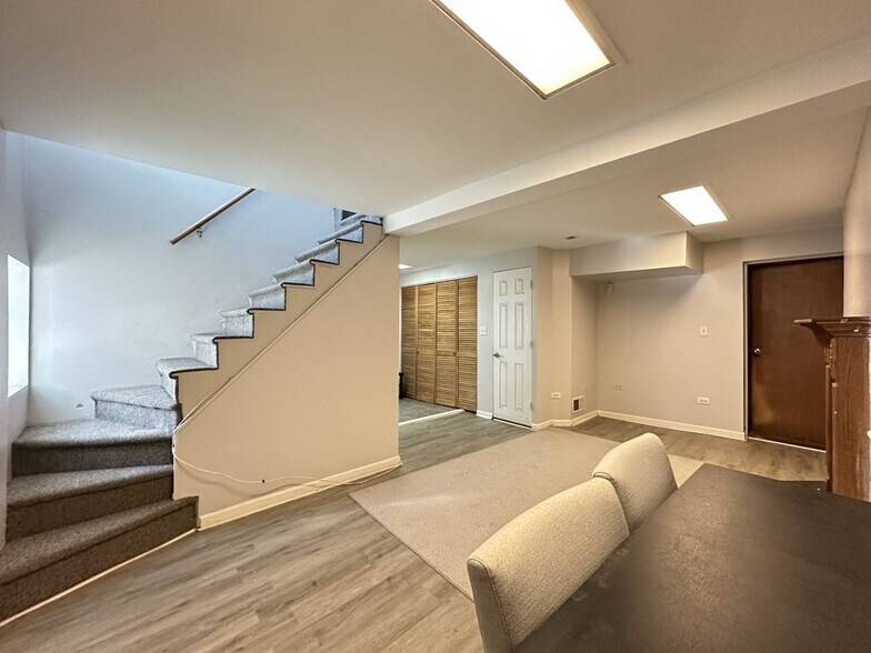 Building Photo - 2341 N Leavitt St