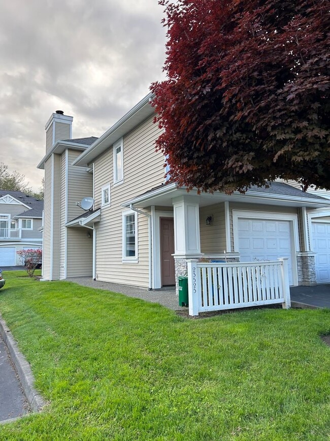Building Photo - 2 Bed, 2 bath Condo w/garage in West Bay at The Lakes in Kent, $2550/mo.