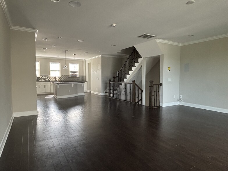 Breakfast area and kitchen - 2631 Statesville Ave