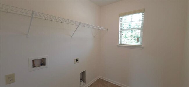 Building Photo - 936 Tama Hill Ct