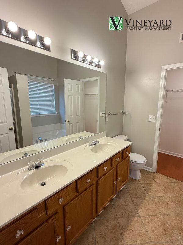 Building Photo - 515 Kensigton Park Dr