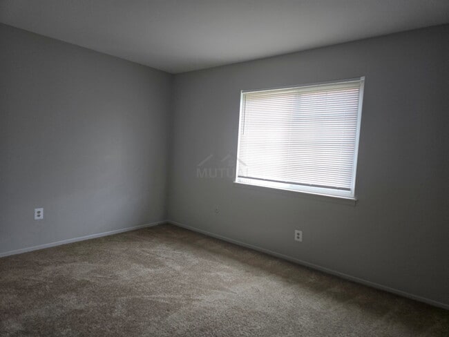 Building Photo - 25348 Shiawassee Cir