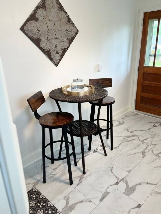 Building Photo - Elegant Downtown Augusta Cottage – ALL UTILITIES INCLUDED