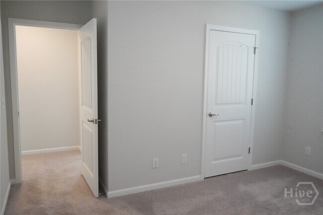 Building Photo - 142 Brookline Dr