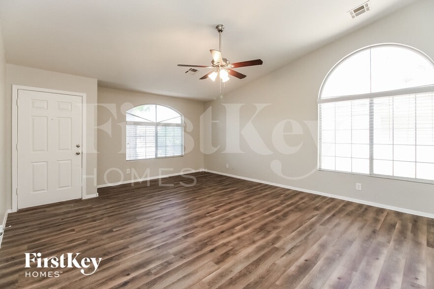 Building Photo - 4082 E Meadow Lark Way