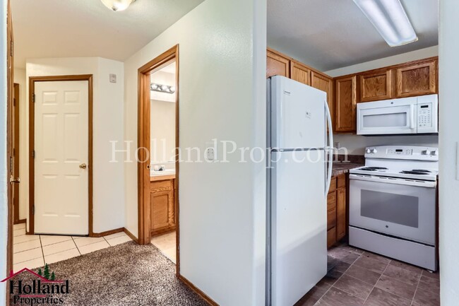 Building Photo - Cozy Comfort in Beaverton – 3-Bed, 2.5-Bat...