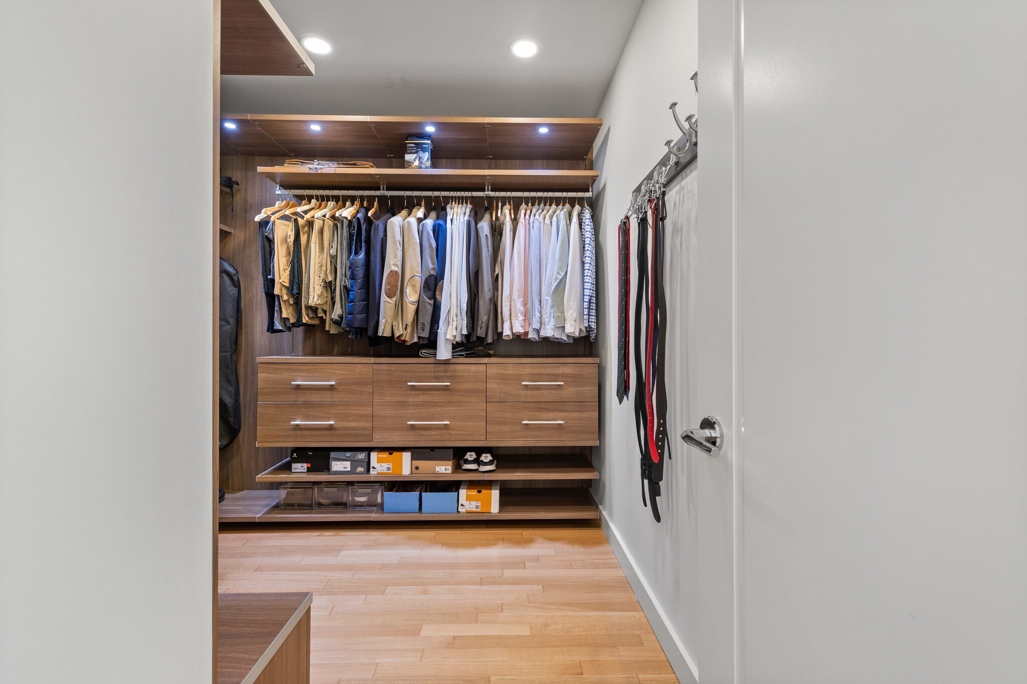 Building Photo - 400 Stuart St