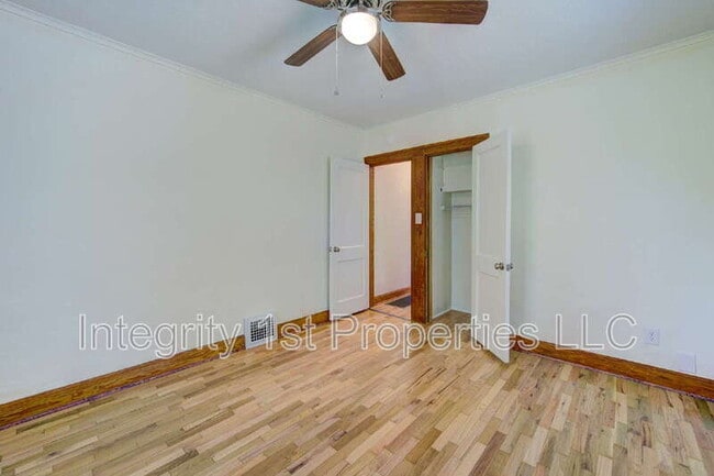 Building Photo - 4226 NE Antioch Rd