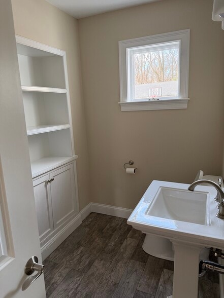 Building Photo - 17 Linden St