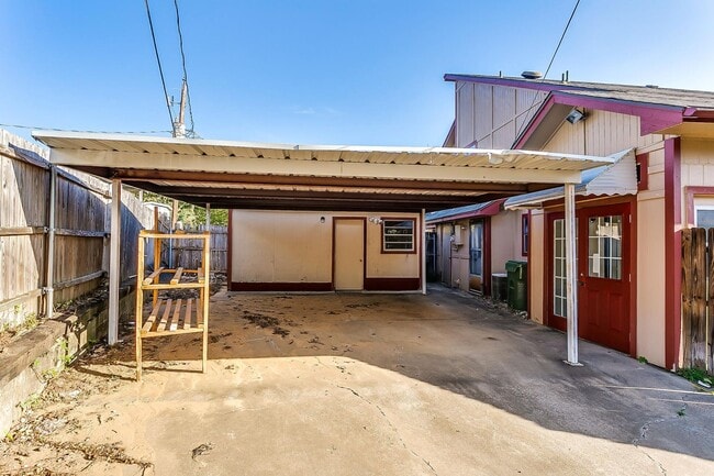 Building Photo - Great 2 Bed 2 Bath Townhouse in S Arlington- 76017