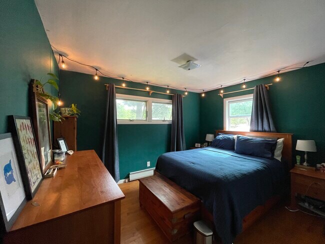 Bedroom 1 - 62 Pine St