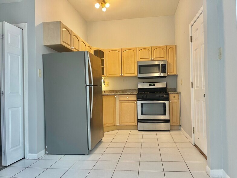 Building Photo - 4823 S Champlain Ave