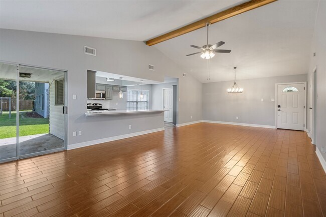 Building Photo - 210 Pecan Valley Ct
