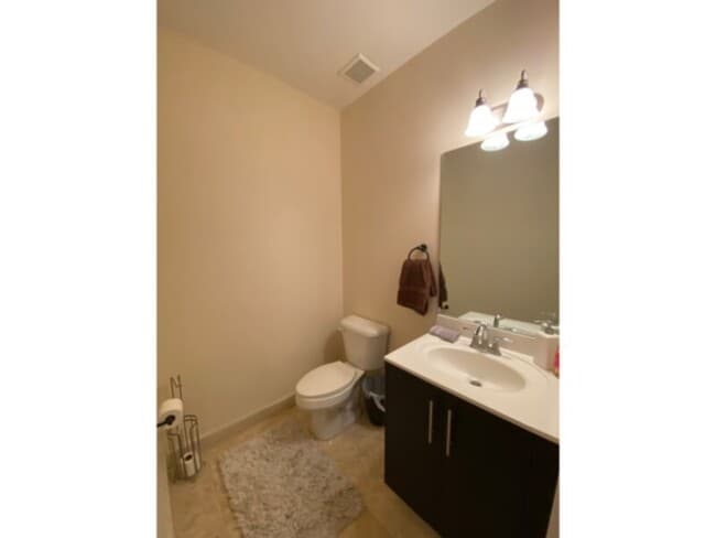 Building Photo - FULLY furnished House in Miami