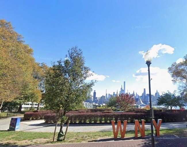 Building Photo - 315 56th St