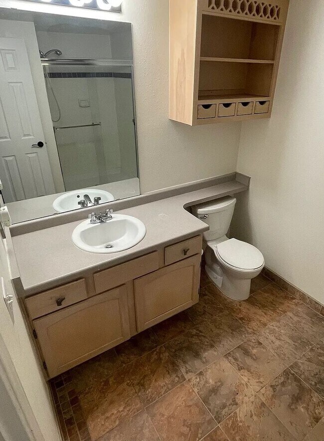 Building Photo - 2 Bed, 2 bath in Quiet Community. New HVAC, New Flooring. Community pool and clubhouse access inc...
