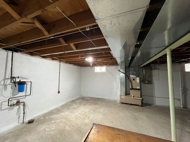 Building Photo - Click the “Apply Now” button or email wapmrentals@gmail.com for a prompt response.