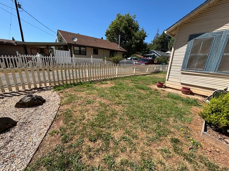 Building Photo - 582 Olivene Ct
