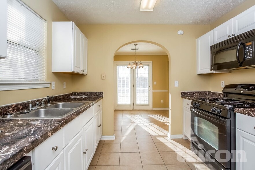 Building Photo - 5020 Towne Park Dr