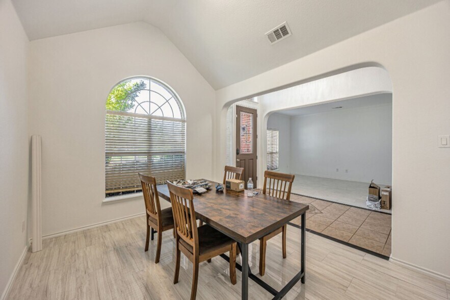 Building Photo - 10206 Teal Hollow Dr