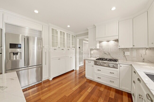 Building Photo - 276 S Kenilworth Ave