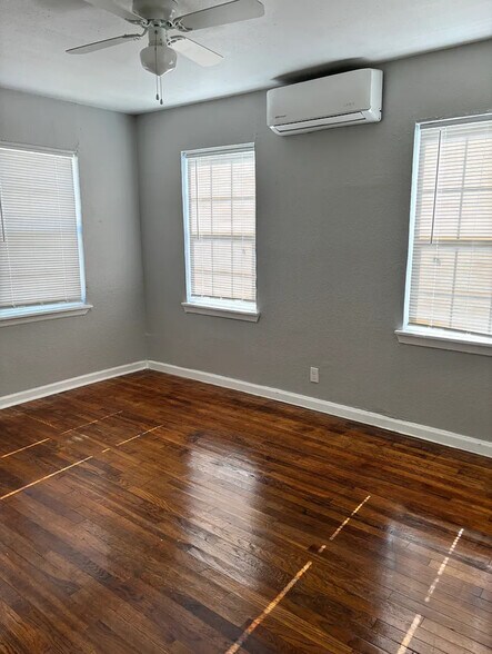 Building Photo - 2225 W Olmos Dr