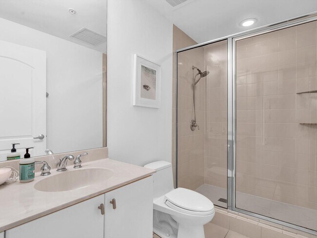 Building Photo - 801 S Olive Ave