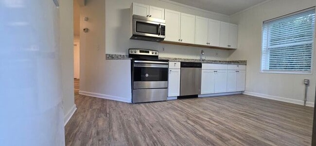 Building Photo - 3BD/2BA Home in Hickory