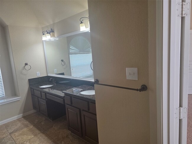 Building Photo - 2520 Garnetfield Ln