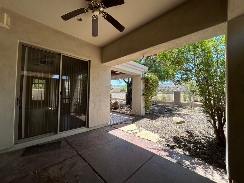 Building Photo - 2041 E Fawn Dr