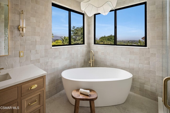 Building Photo - 24005 Clarington Dr