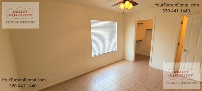 Building Photo - Valencia Rd & Headley Rd 3/2 - All tile fl...