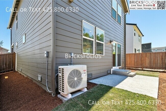 Building Photo - Exceptional Bremerton Home with Close to JBLM!