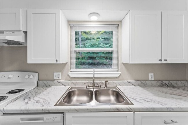 Building Photo - 912 Donaldson Rd