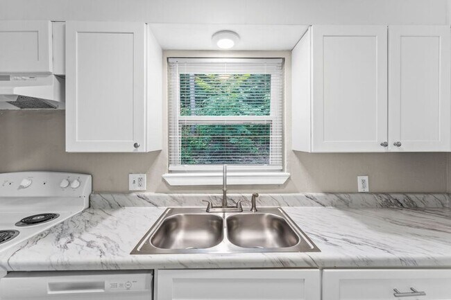 Building Photo - 918 Donaldson Rd