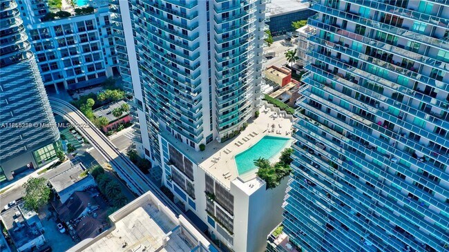 Building Photo - 1100S S Miami Ave