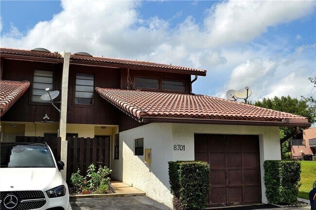 Primary Photo - 8701 NW 35th St